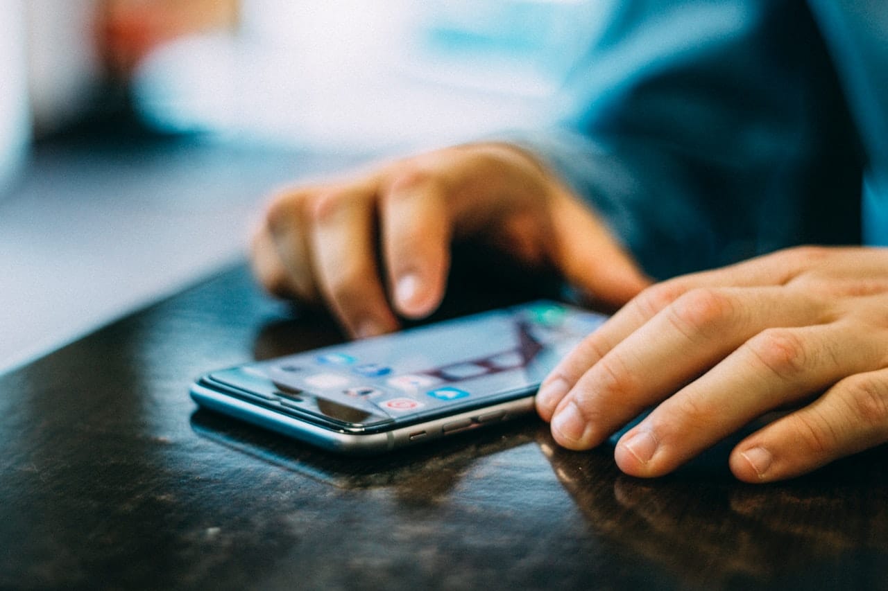 Man on mobile device using Razor Sync's field service management software